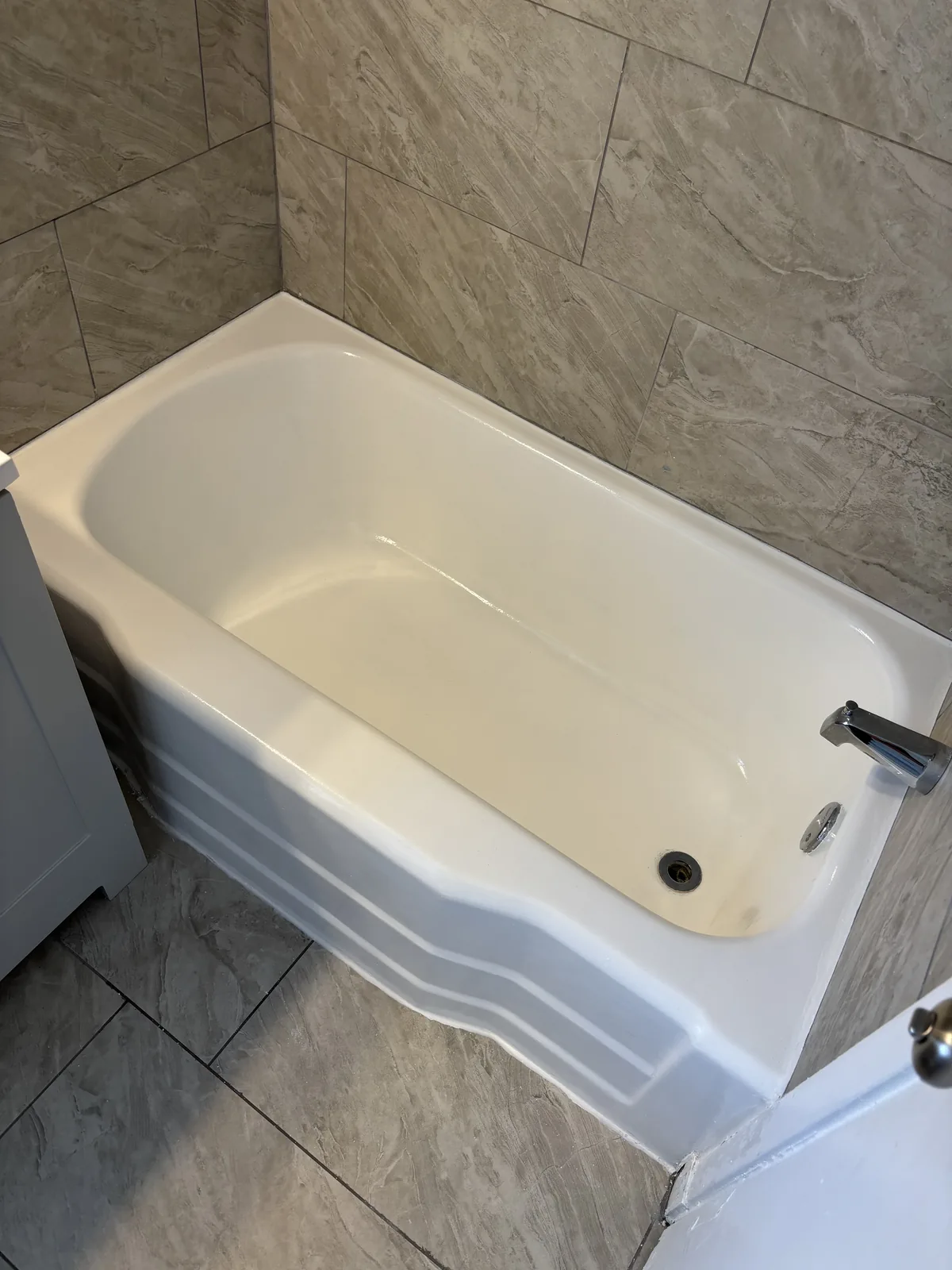 Bathtub after the completed work